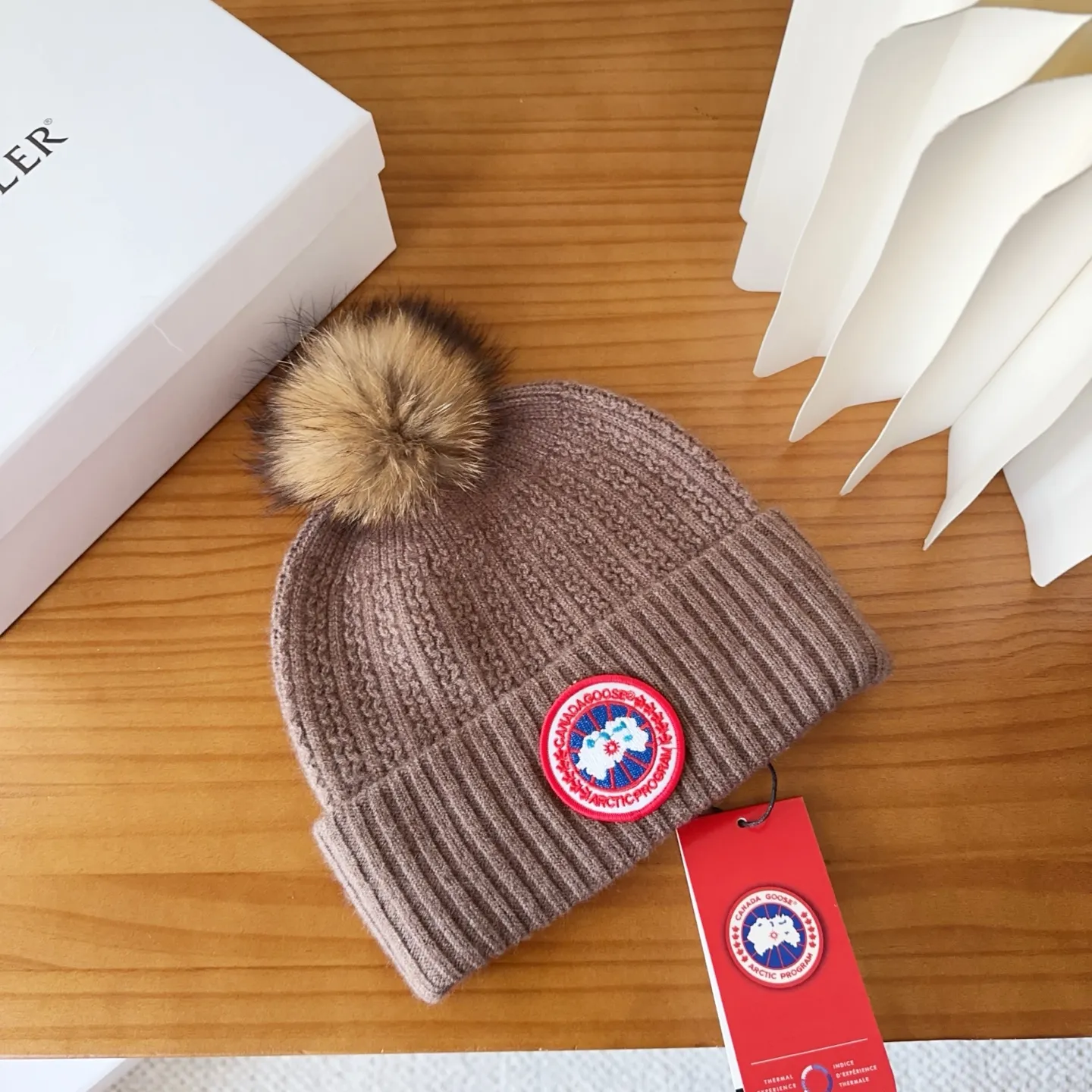 💰74 CANADA GOOSE Canada Goose winter warm cashmere cold hat. Rabbit wool material, thick feel, not easy to deform. Fashionable and versatile couple hat, imported embroidery logo, cashmere cotton yarn, head circumference: 55-58cm